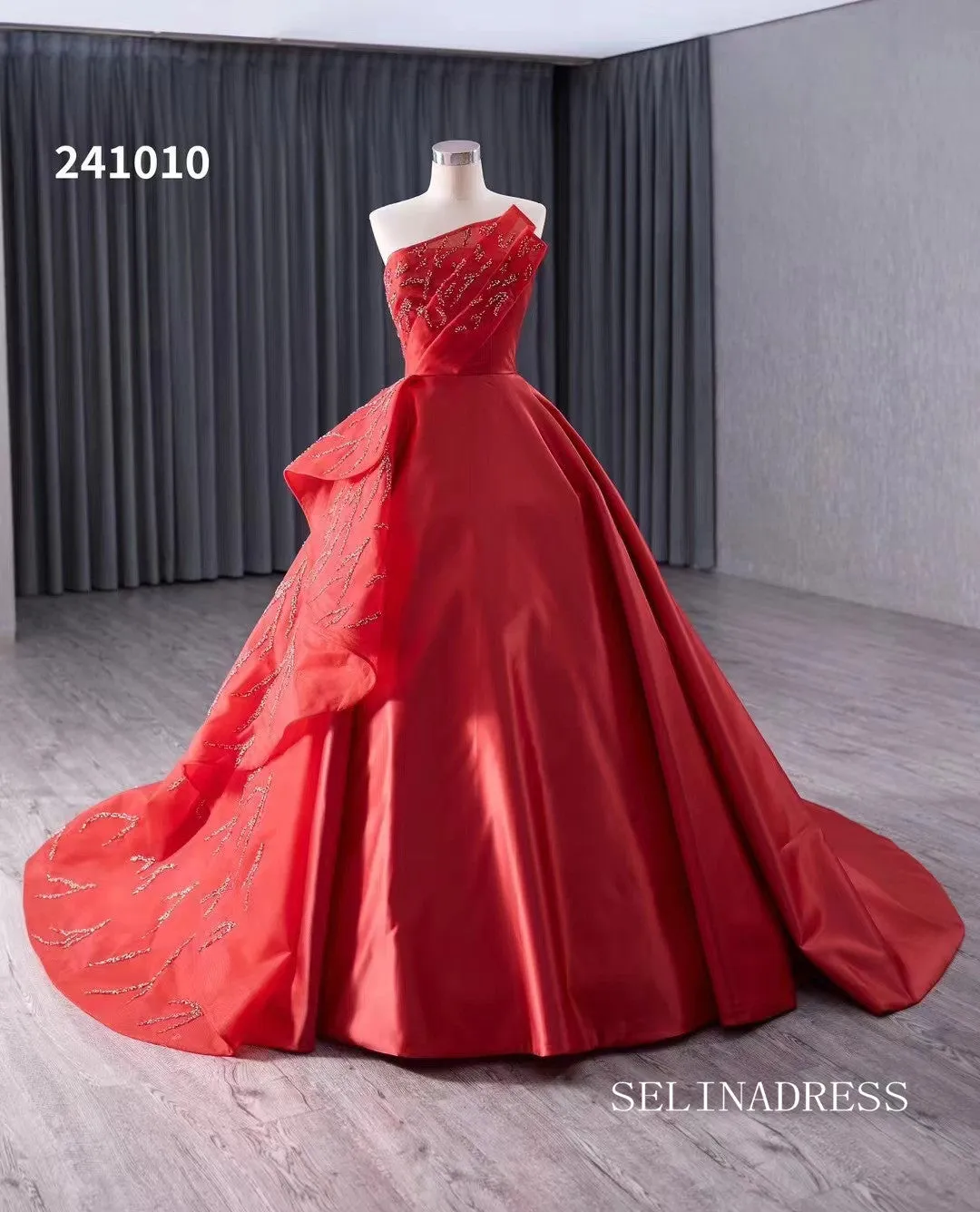 Red Beaded Satin Wedding Dress Strapless Ball Gown Quinceanera Dress 241010