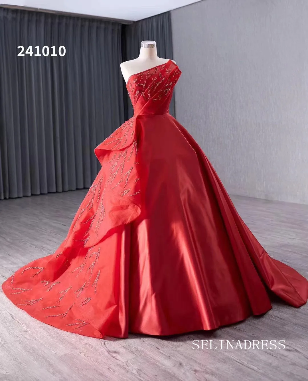 Red Beaded Satin Wedding Dress Strapless Ball Gown Quinceanera Dress 241010