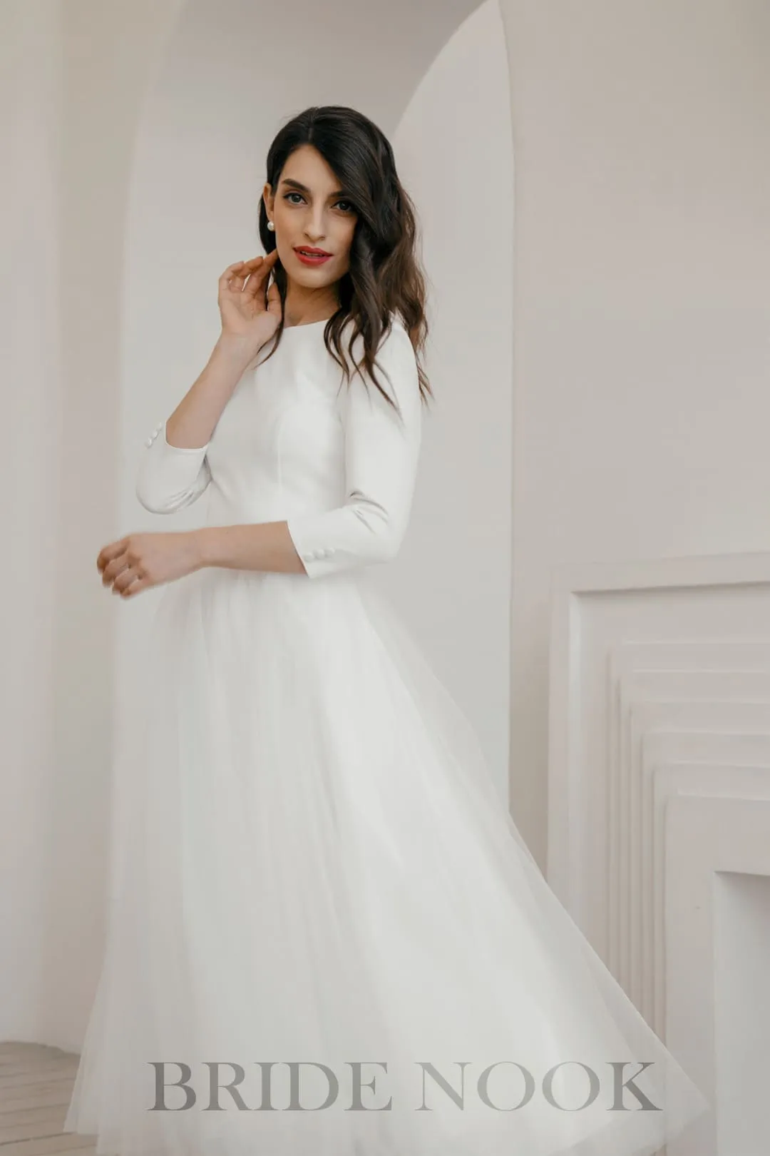 Tea length Boat Neckline Simple Wedding Dress With Tulle Skirt